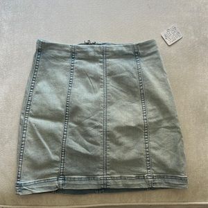 Free People denim skirt, size 6, tags on never worn